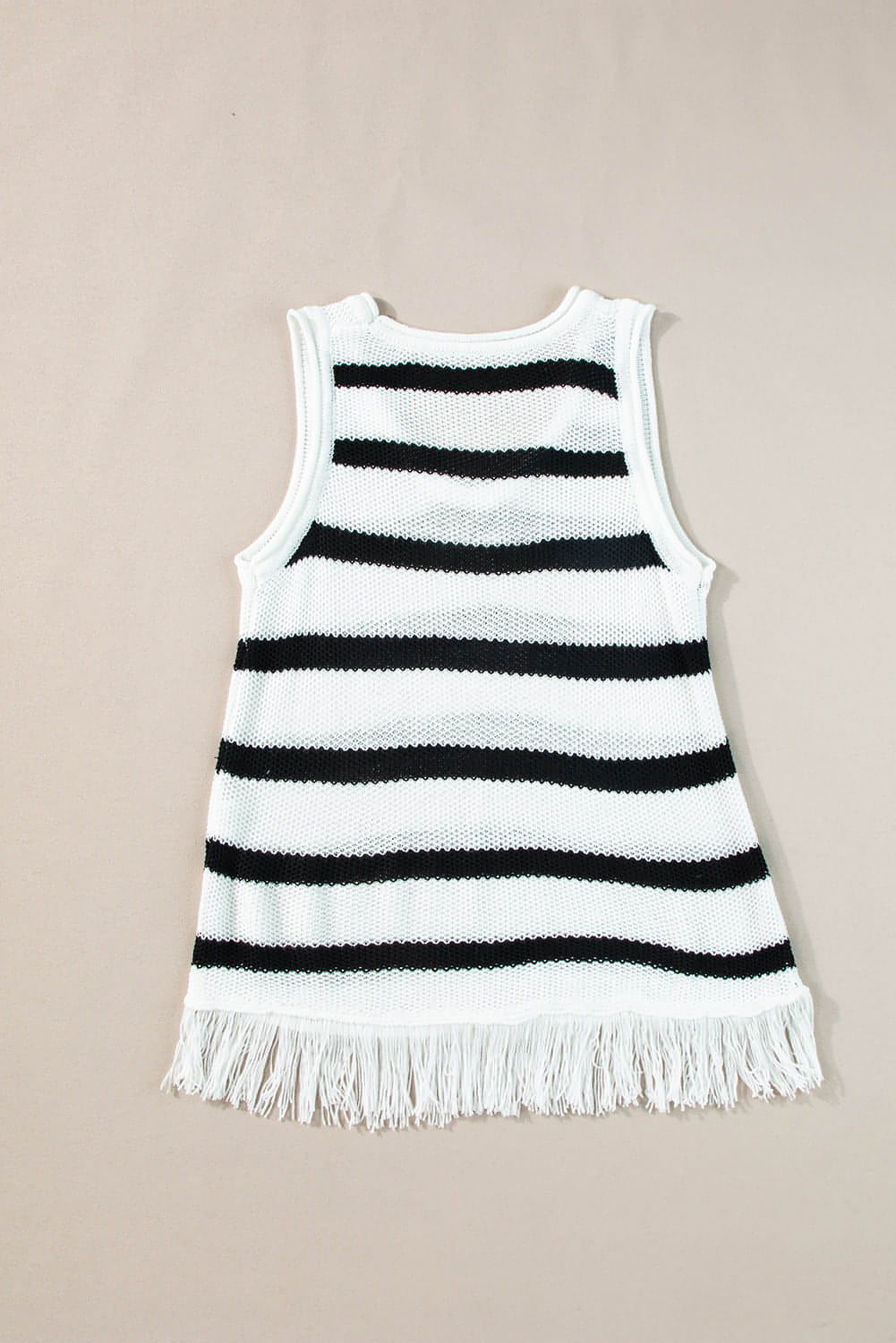 Beiges, gestreiftes, locker gestricktes Tanktop mit Fransen 