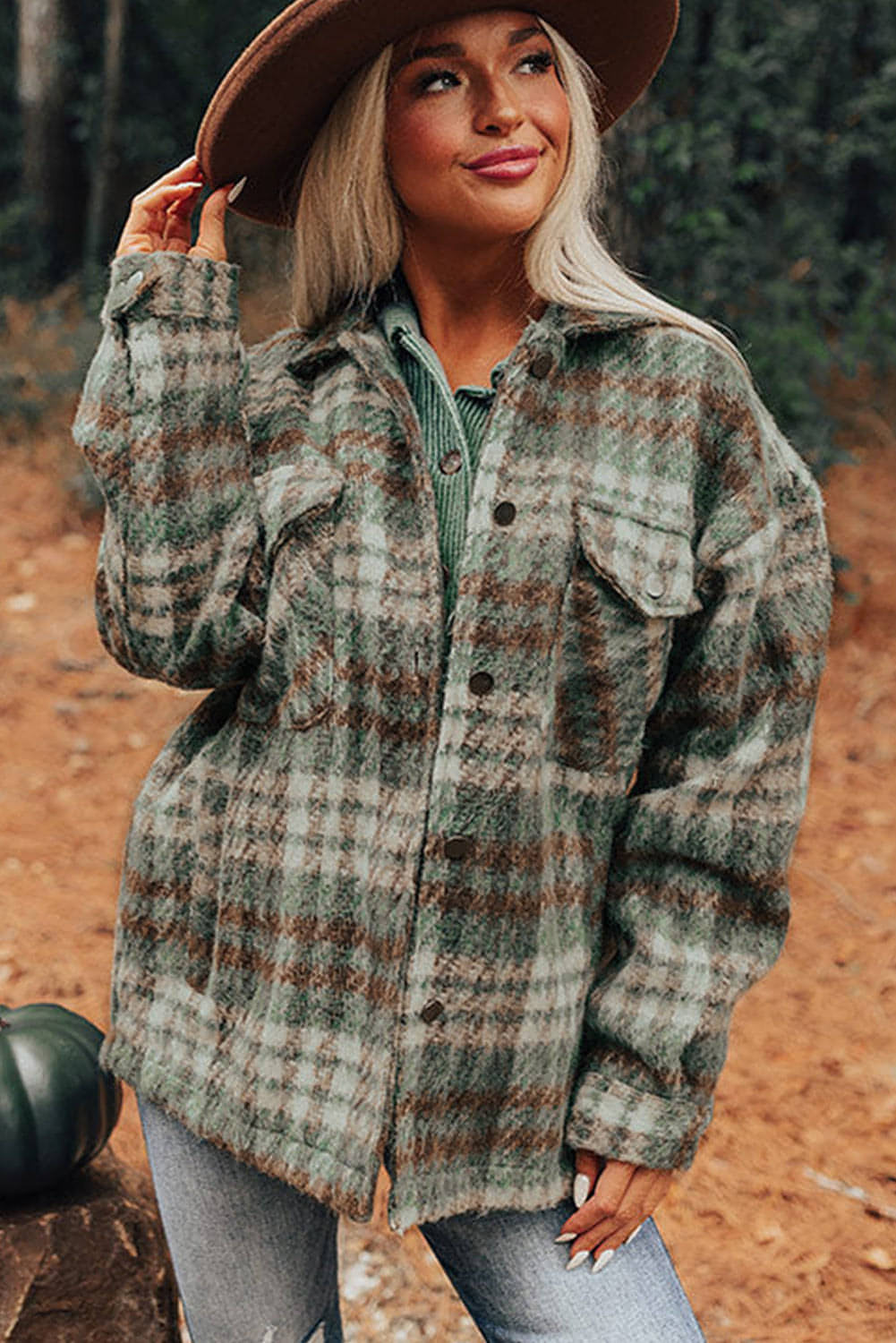 Chaqueta con cuello vuelto, bolsillos en el pecho y estampado de cuadros verde niebla