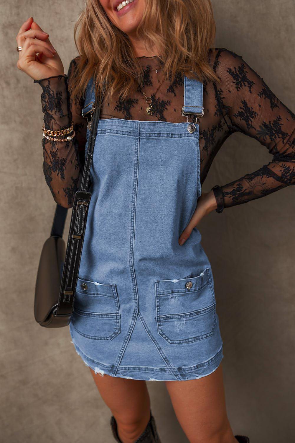 Schemerblauwe denim overall met verstelbare bandjes en zakken