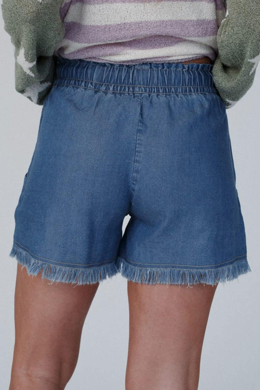 Ashleigh Blue Raw Hem Snøring Denimshorts med høy midje og lommer