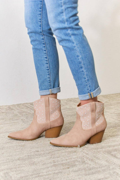 East Lion Corp – Cowgirl-Stiefeletten mit Strasssteinen