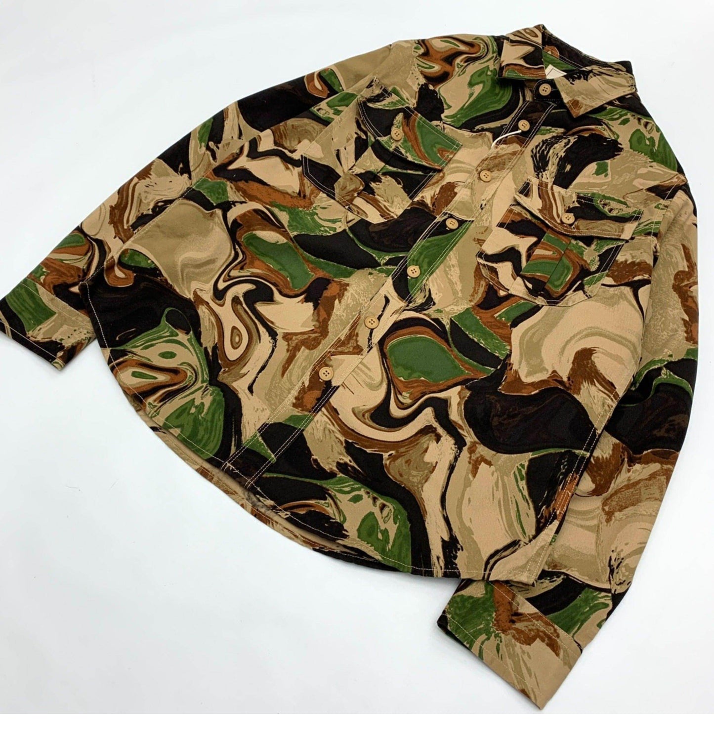 Hermosa camisa de vestir de camuflaje para hombre