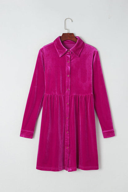 Robe boutonnée en velours à volants et manches longues rose