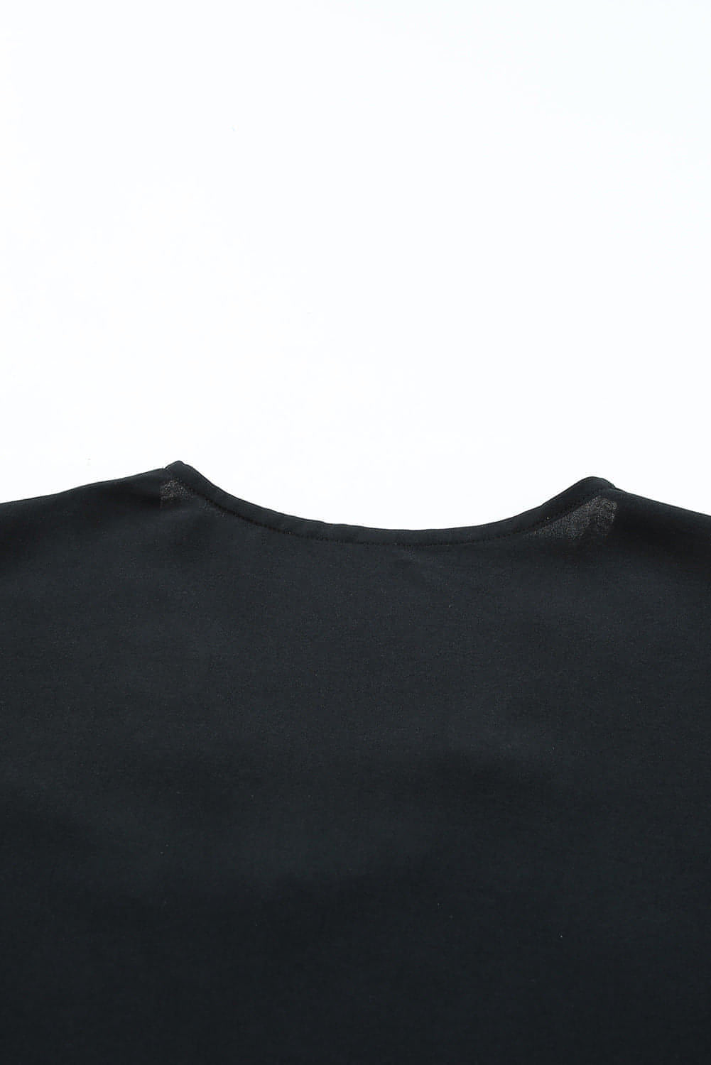 Blusa de manga corta con escote en V y ribete de encaje negro