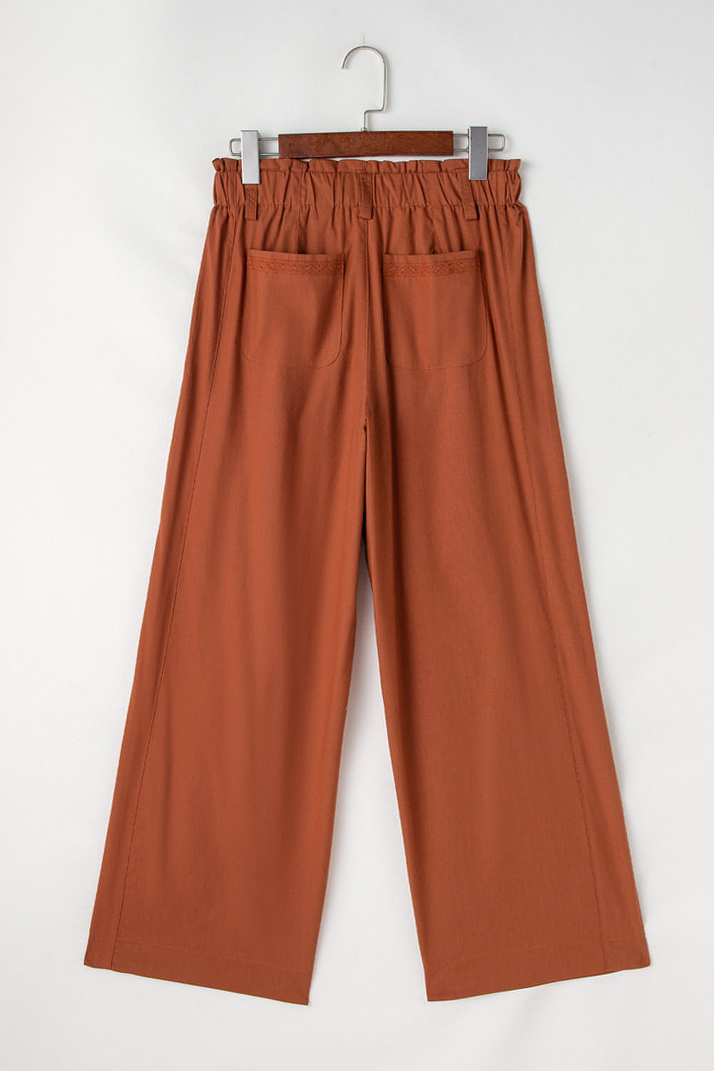 Pantalones casuales de pierna recta con bolsillos y cintura elástica de Red Dahlia