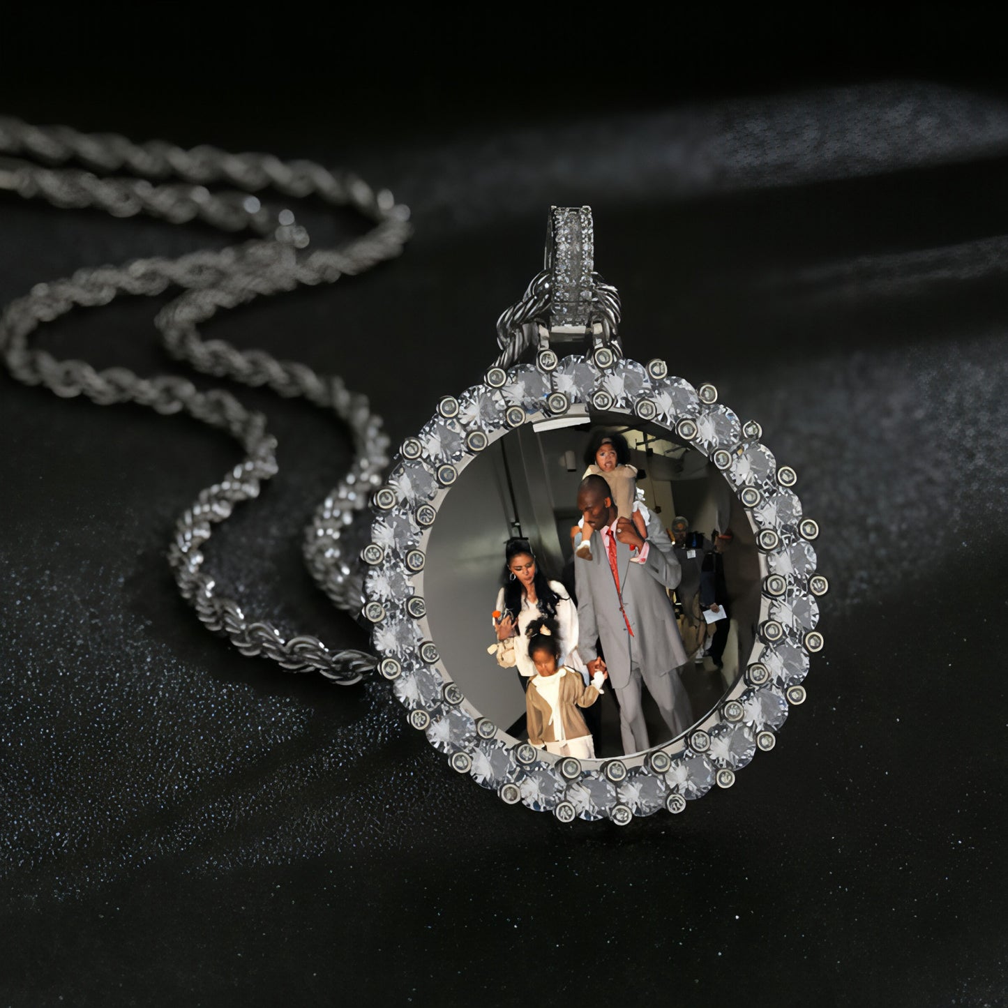 Custom Hip Hop Diamond Photo Pendant – Keep Your Memories Close!