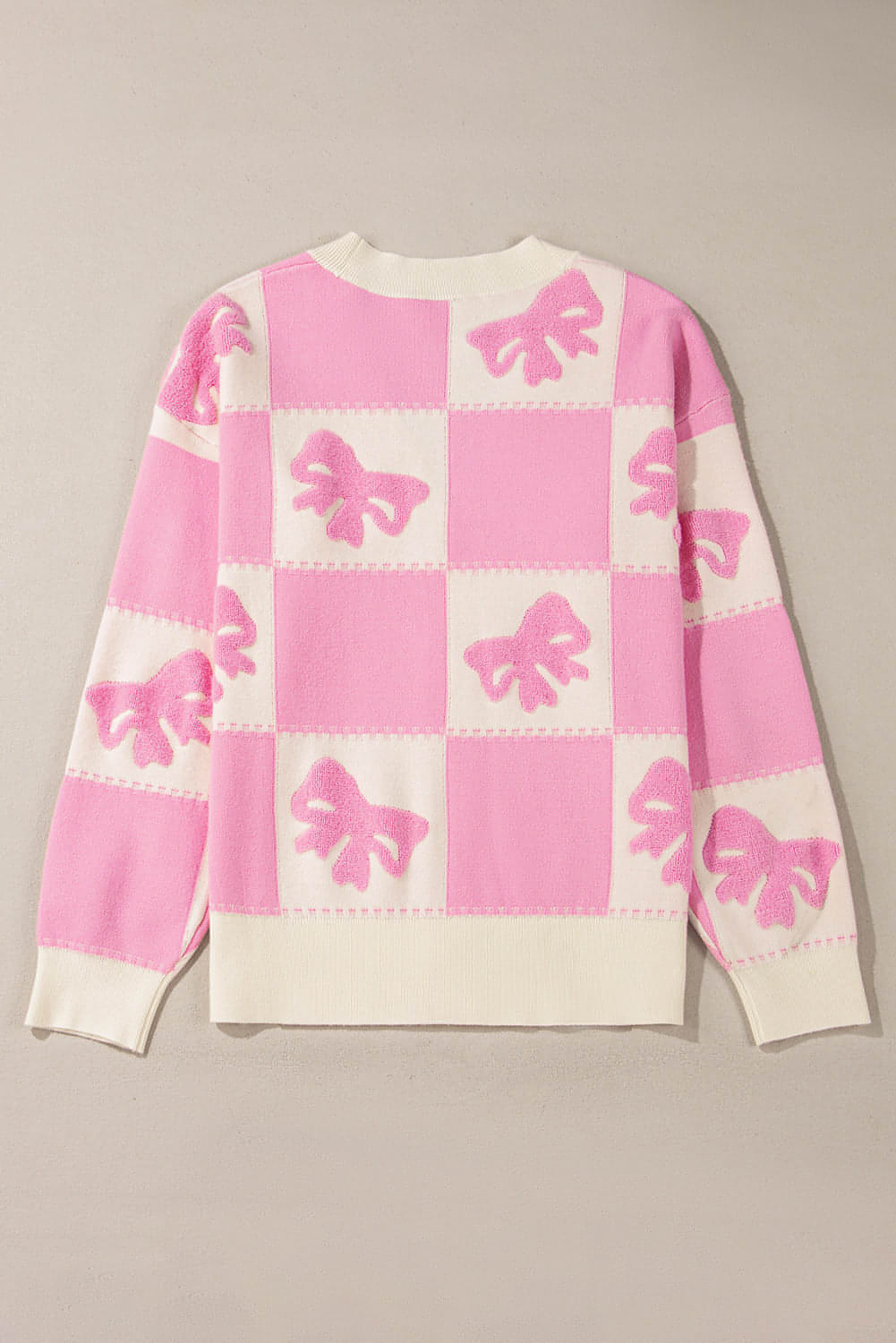 Cardigan con bottoni e scollo a V con motivo a quadretti con fiocco rosa e spalla abbassata