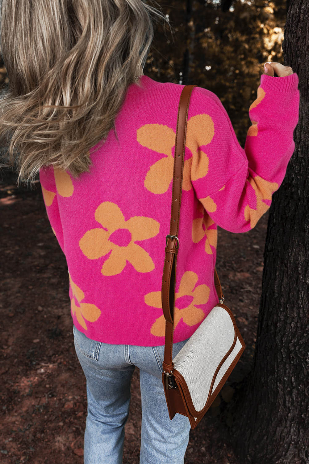 Suéter de manga larga con cuello alto y estampado de flores grandes en rosa