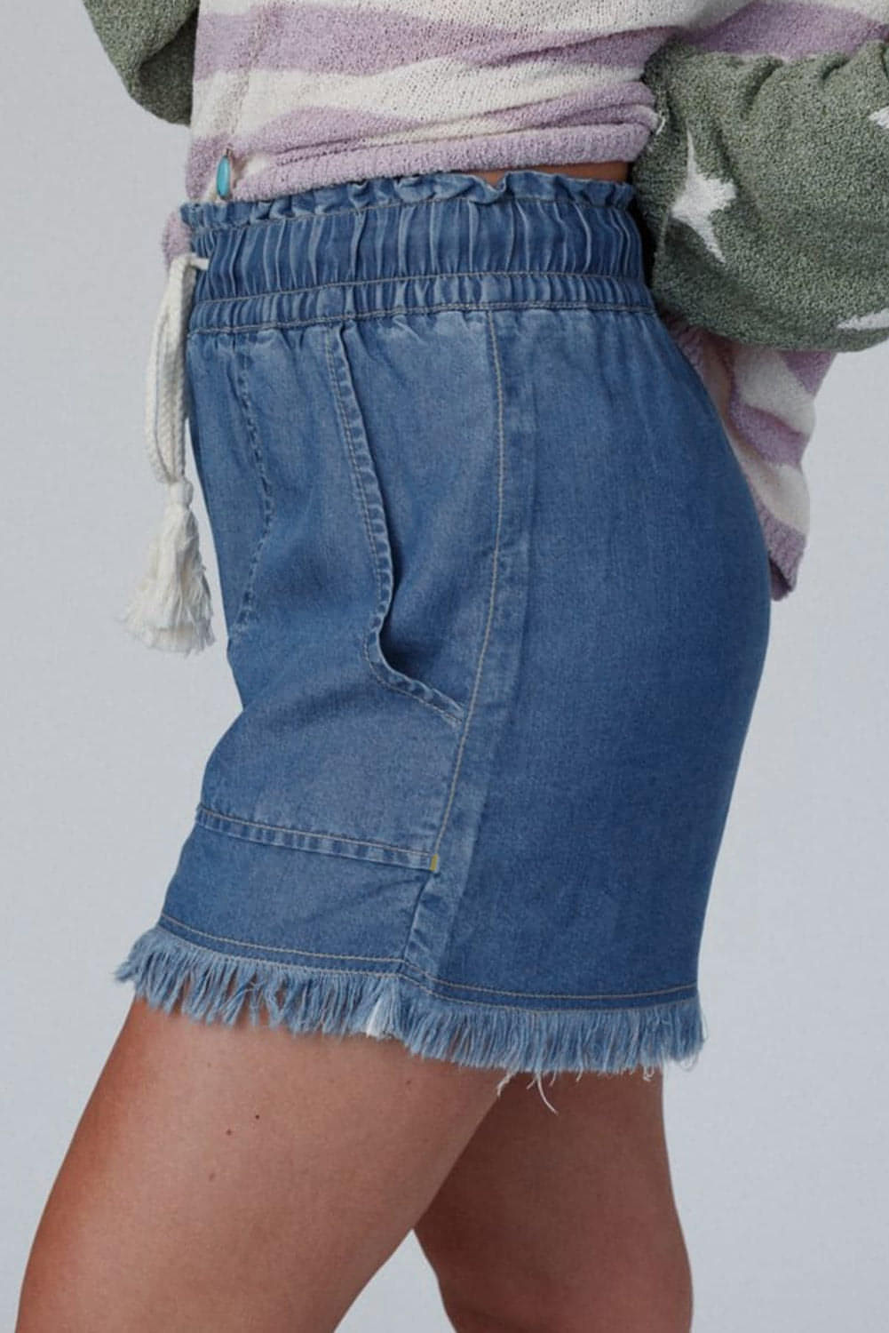 Ashleigh Blue Raw Hem Snøring Denimshorts med høy midje og lommer