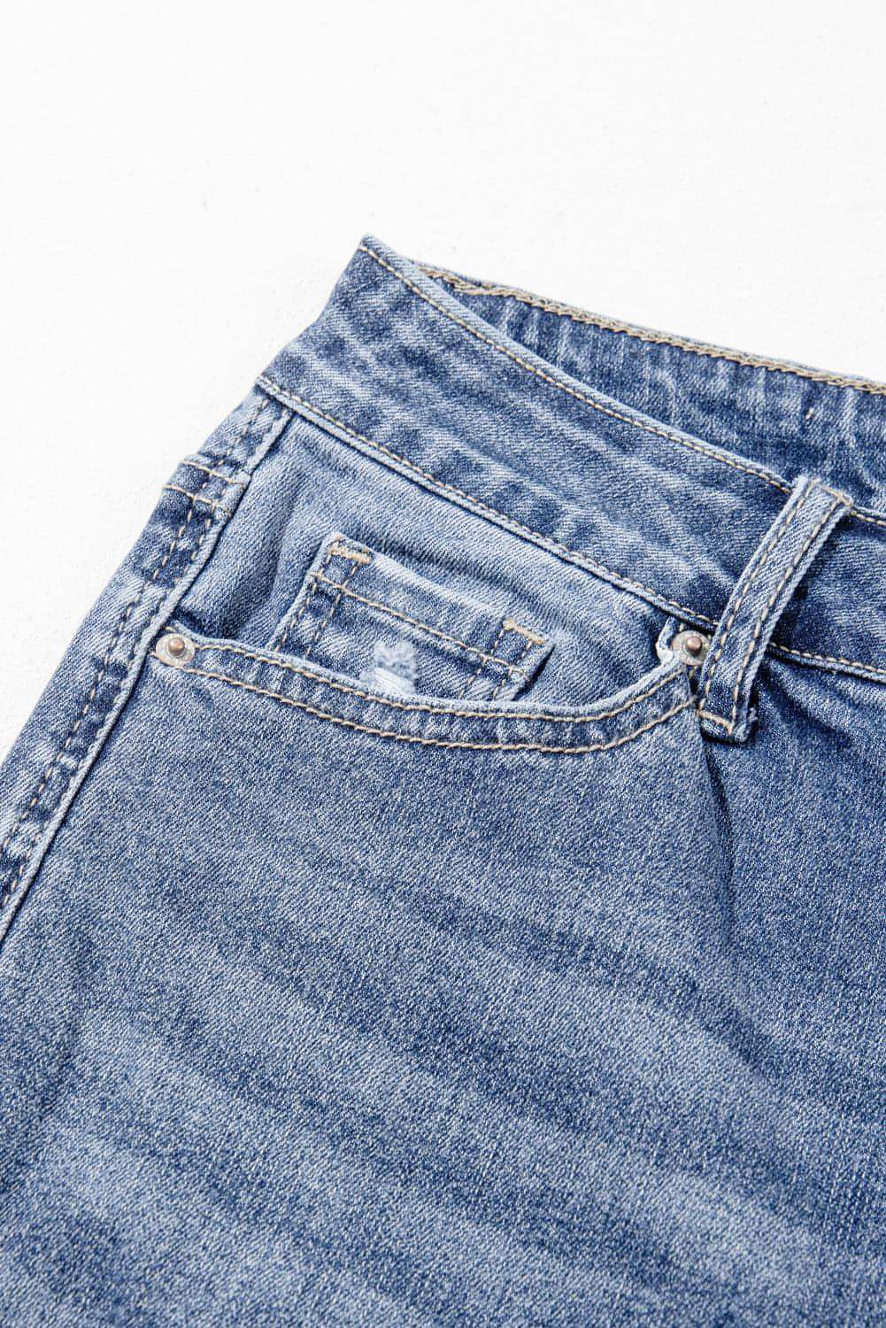 Dunkelblaue, hoch sitzende, zerrissene, ausgestellte Jeans mit Distressed-Saum