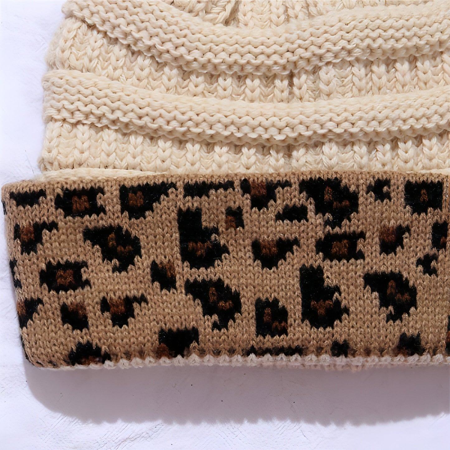 Ladies Autumn Winter Leopard Print Cuffed Acrylic Knitted Hat