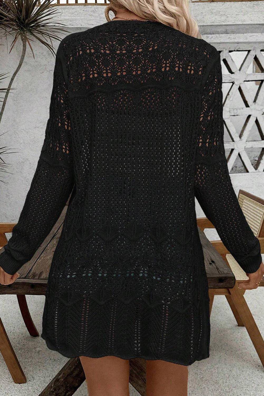 Cardigan noir ouvert sur le devant ajouré au crochet