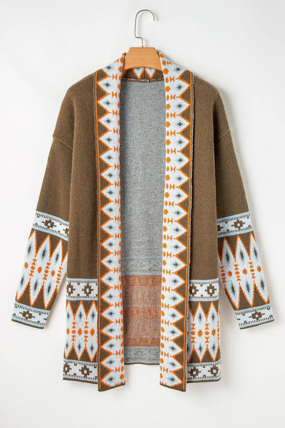 Brauner Cardigan mit offenem Vorderteil und Aztekenmuster