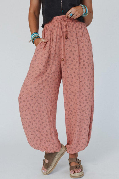 Pantalones deportivos de pierna ancha con estampado floral bohemio en color rosa