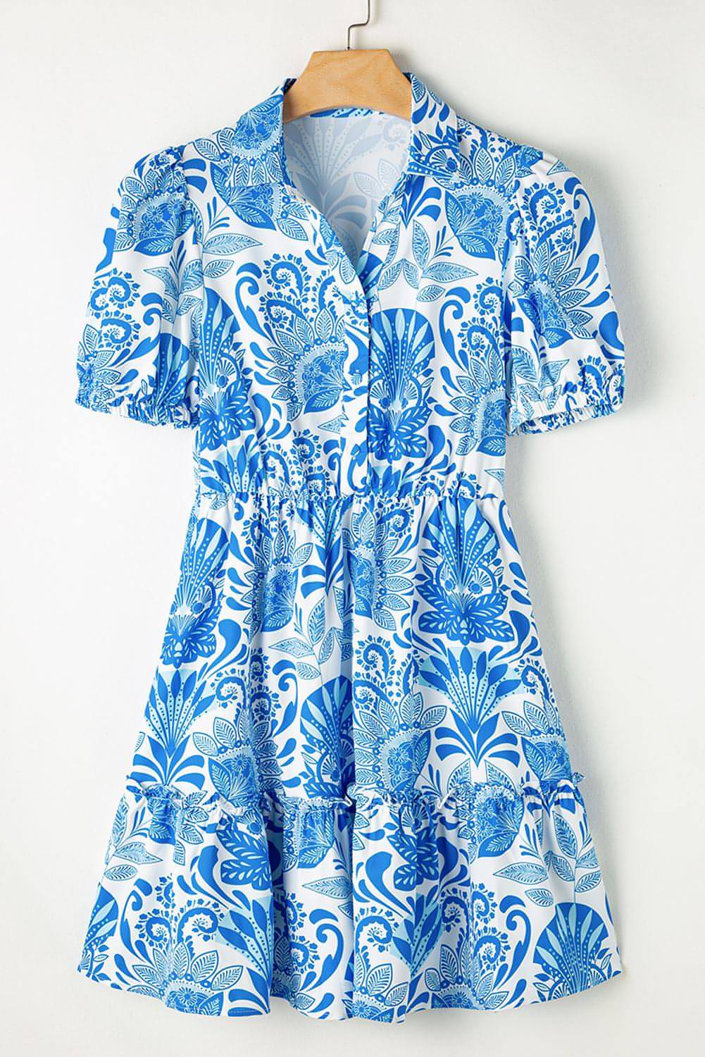 Mini-robe à volants à la taille avec cordon de serrage et imprimé floral rétro bleu ciel