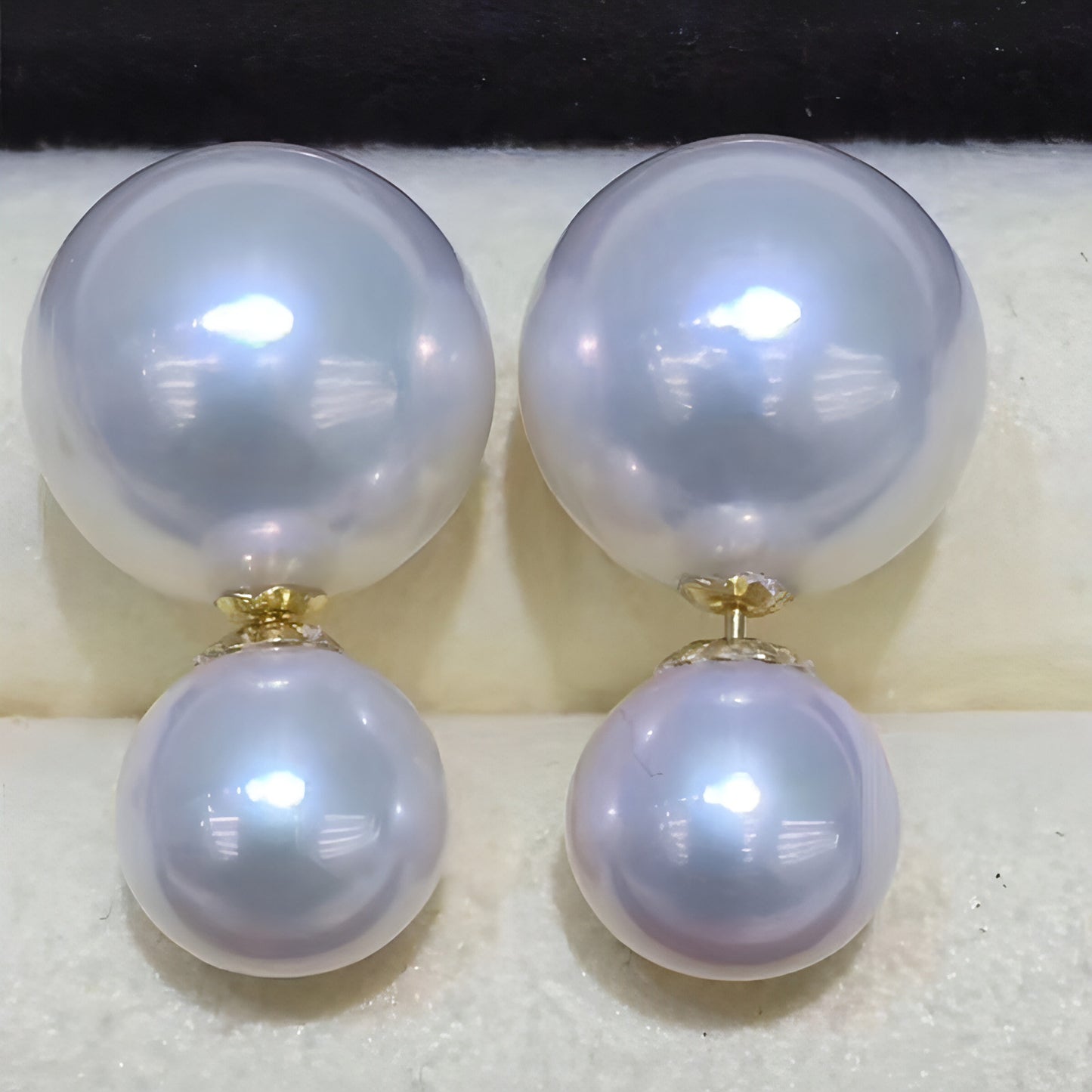 Women's Natural Freshwater Round Pearl Earrings