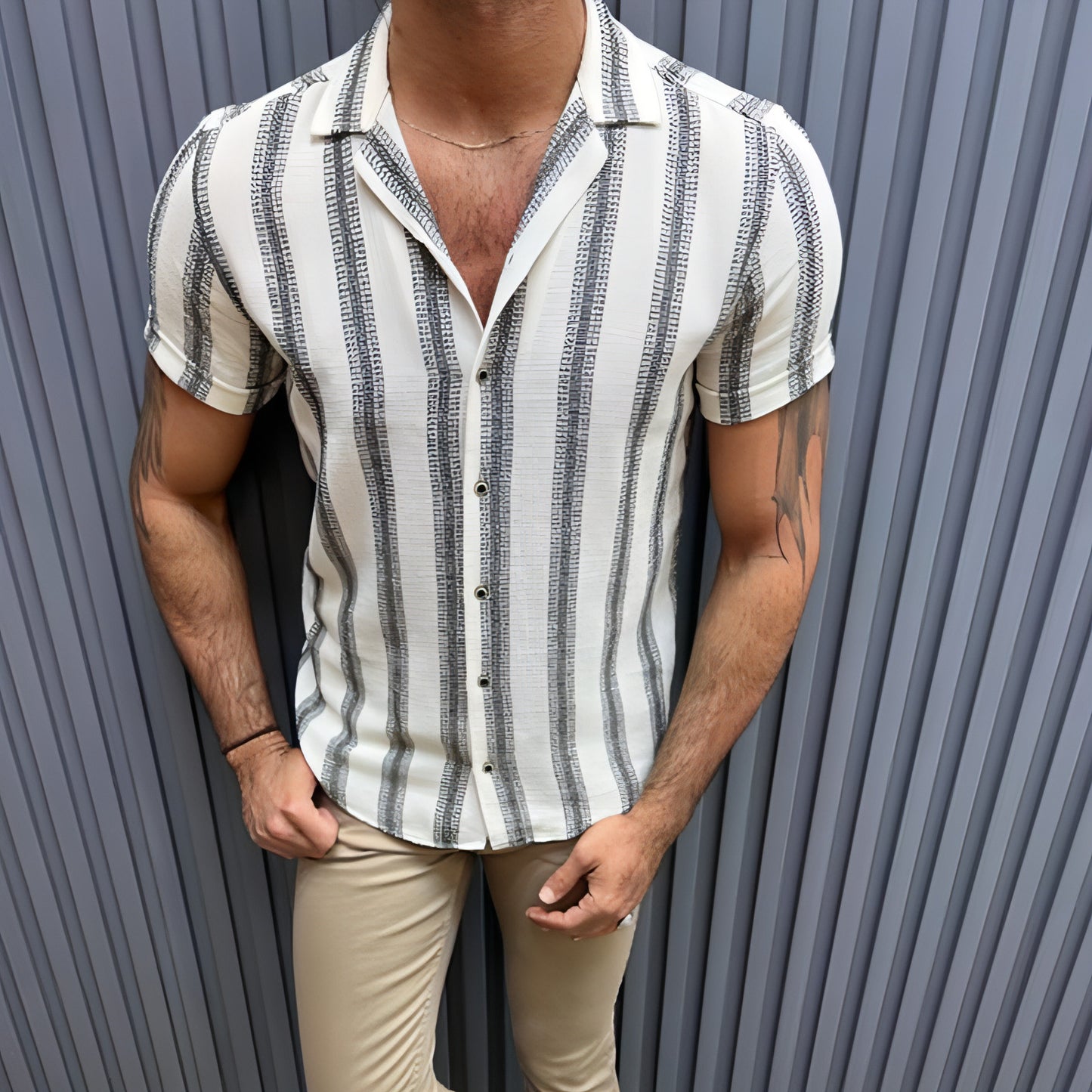 Camisa informal de rayas con cuello alto para hombre