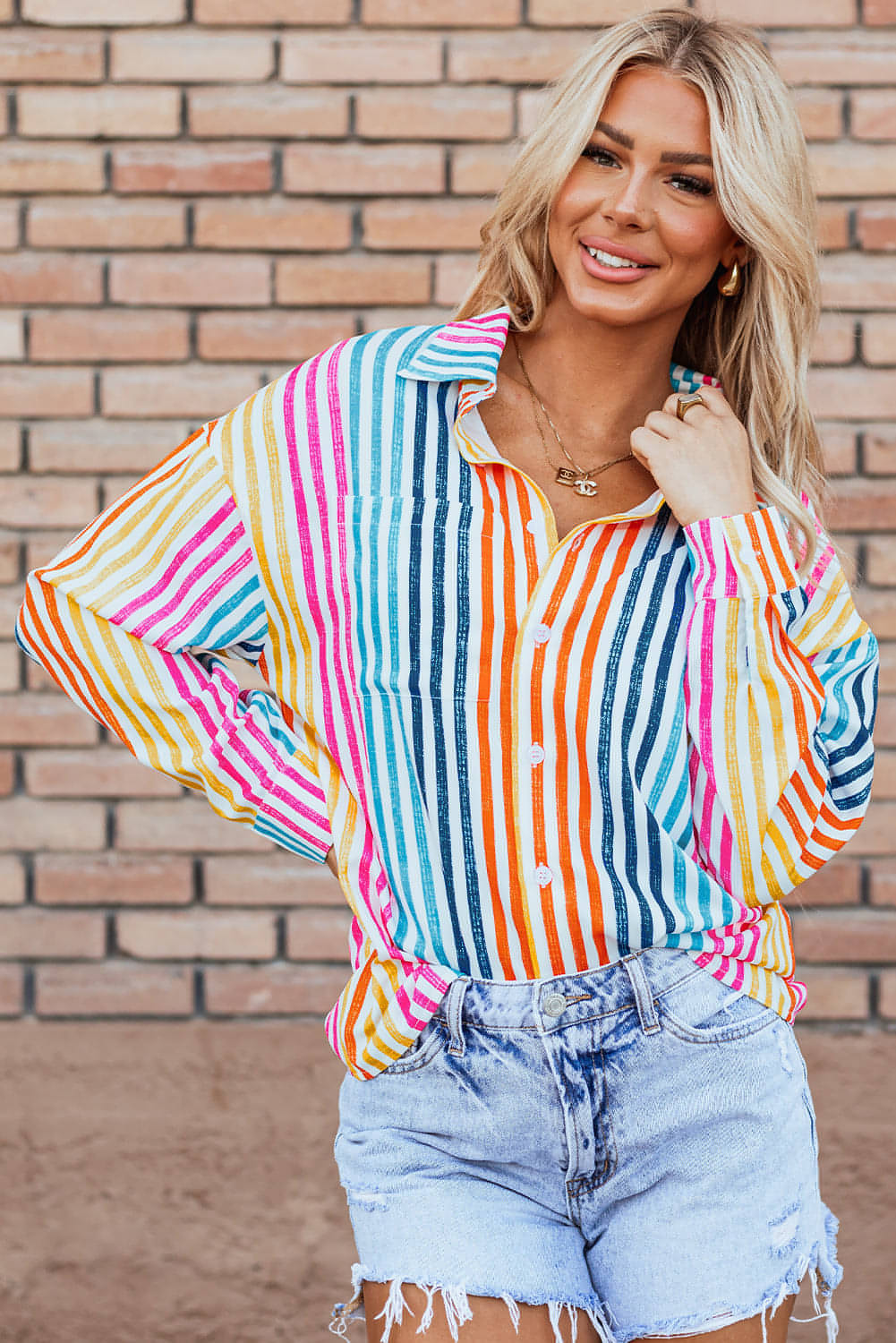 Camicia ampia con spalle scoperte multicolor a righe arancioni