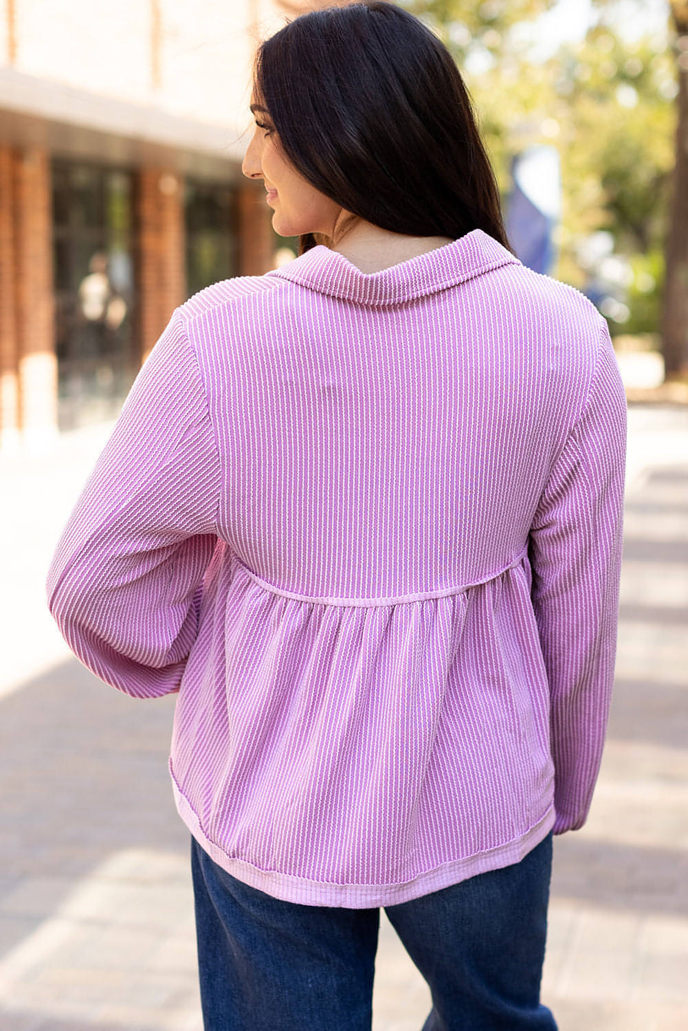 Blusa babydoll con cuello en V, mangas abullonadas y cordón de Phalaenopsis