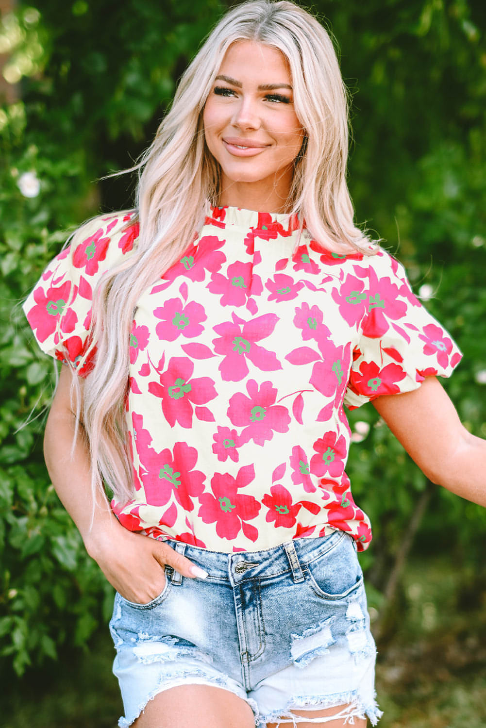 Blusa con escote con volantes y mangas abullonadas con estampado floral beige