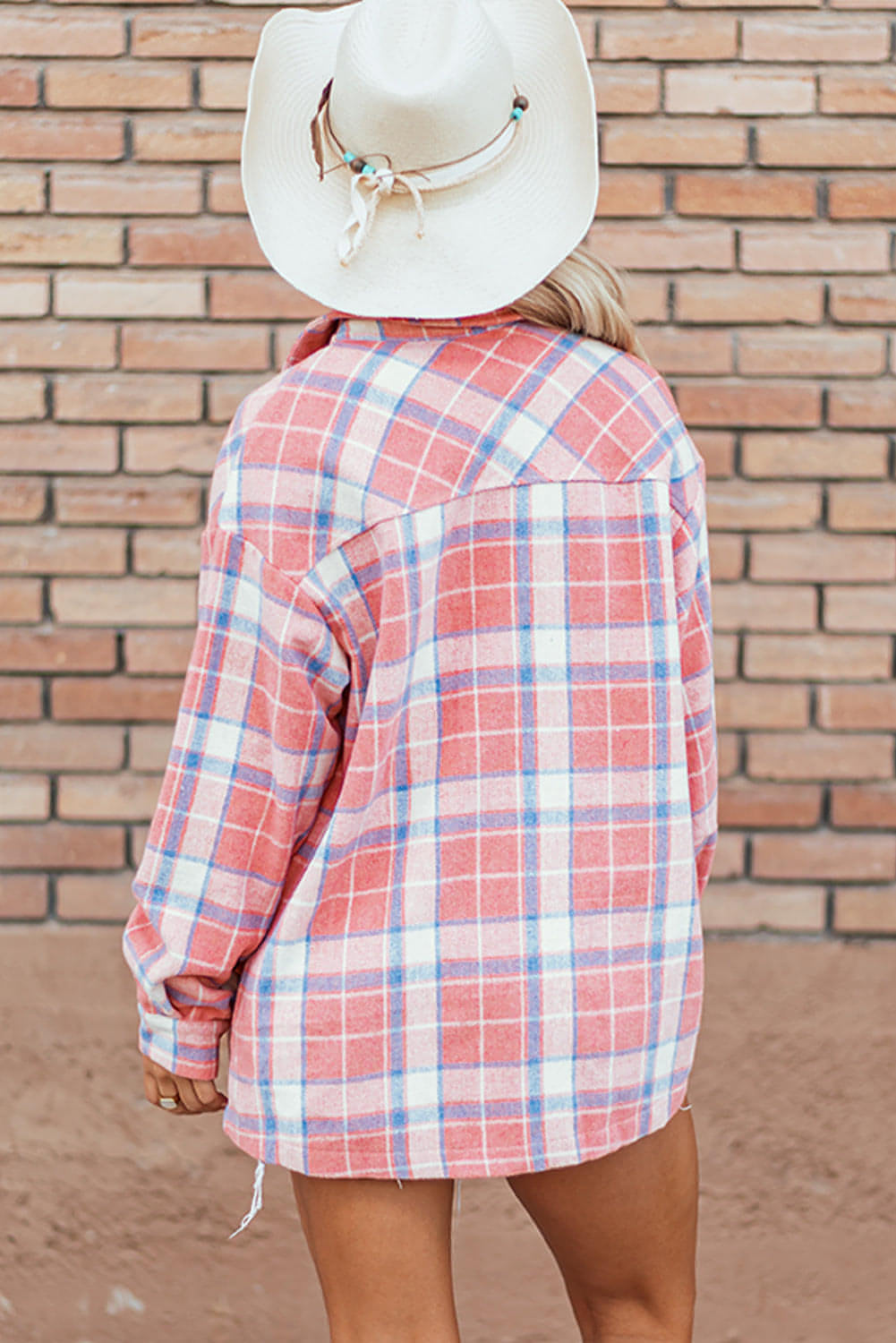 Chaqueta con botones y bolsillo con solapa a cuadros de color rosa