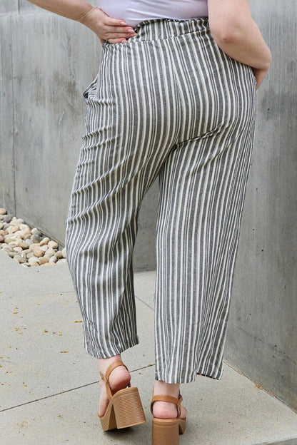 Pantalones culotte a rayas con cintura paperbag de tamaño completo Find Your Path de Heimish