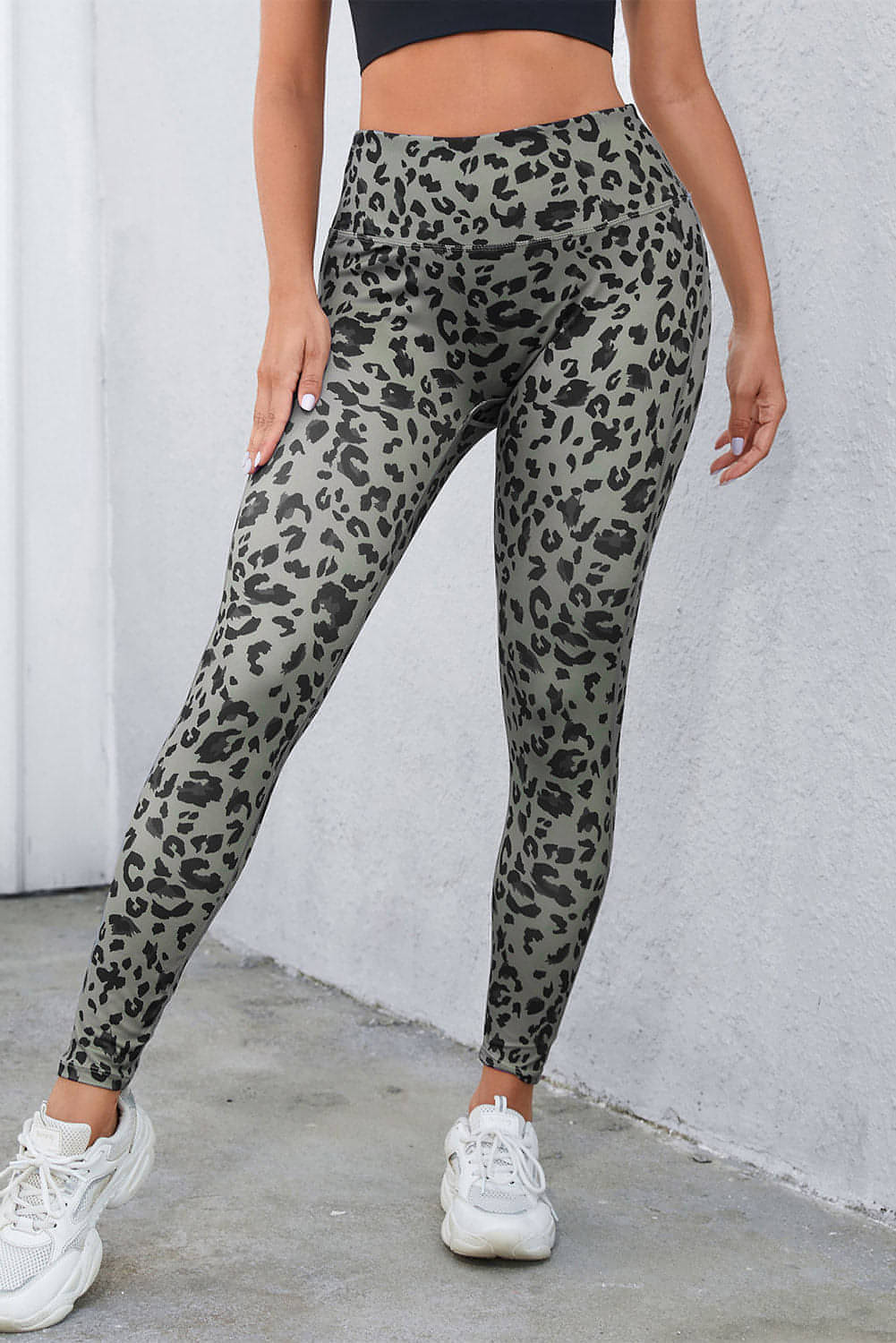 Graue klassische Leopardendruckaktive Leggings