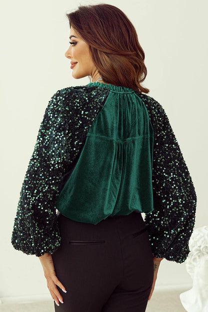 Blusa de terciopelo con botones y mangas con parches de lentejuelas de Evergreen