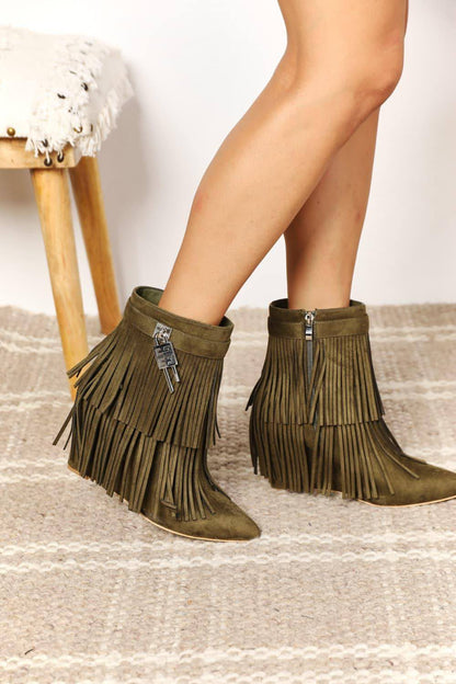 Legend Women's Tassel Tassel Wedge Heel Booties