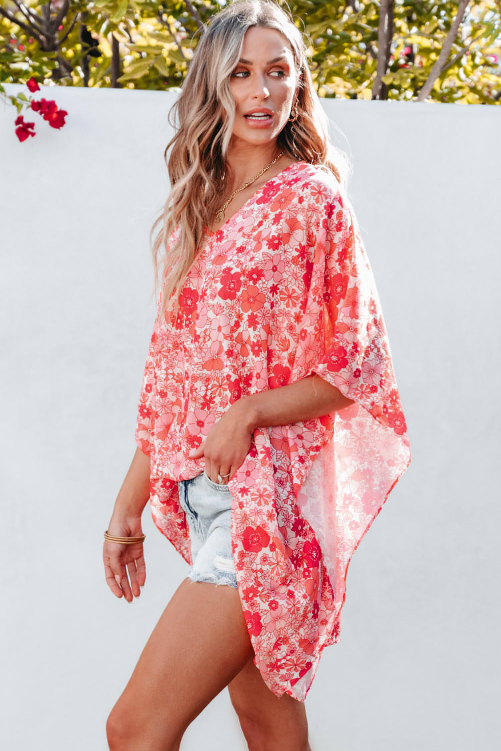 Ružičasta boho bluza u kimono stilu cvjetnog V izreza