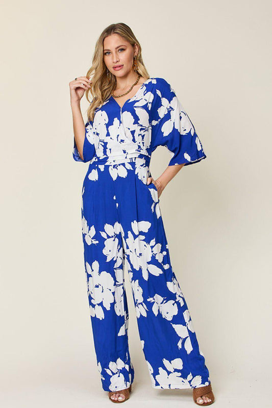 Double Take – Bedruckter Jumpsuit mit weitem Bein und Bindeband hinten in voller Größe