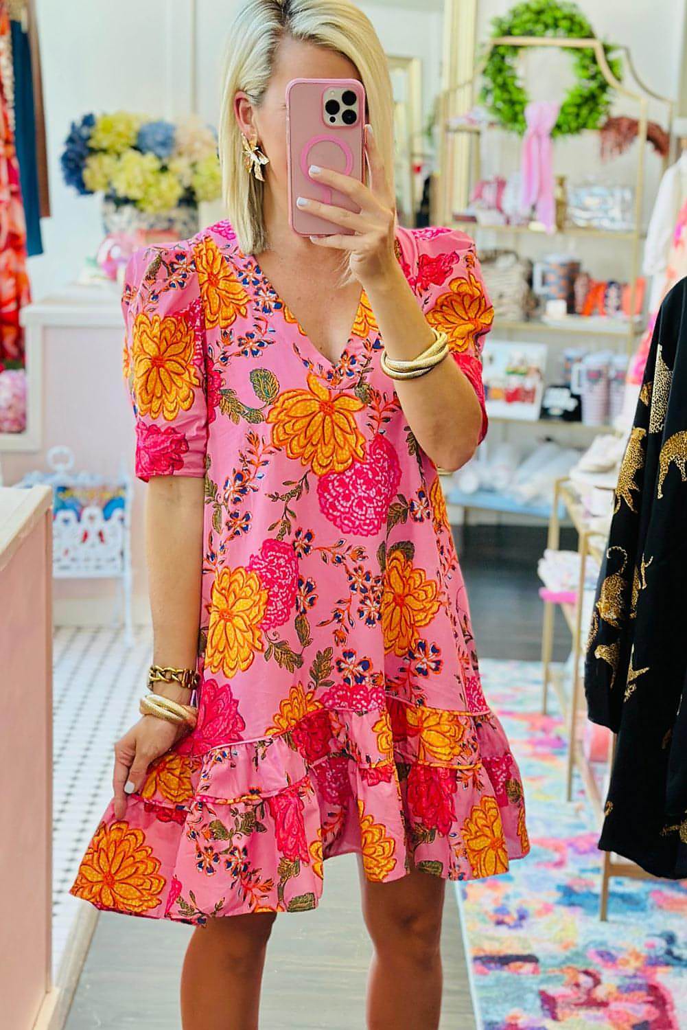 Mini vestido rosa floral com manga bolha v presa de pescoço