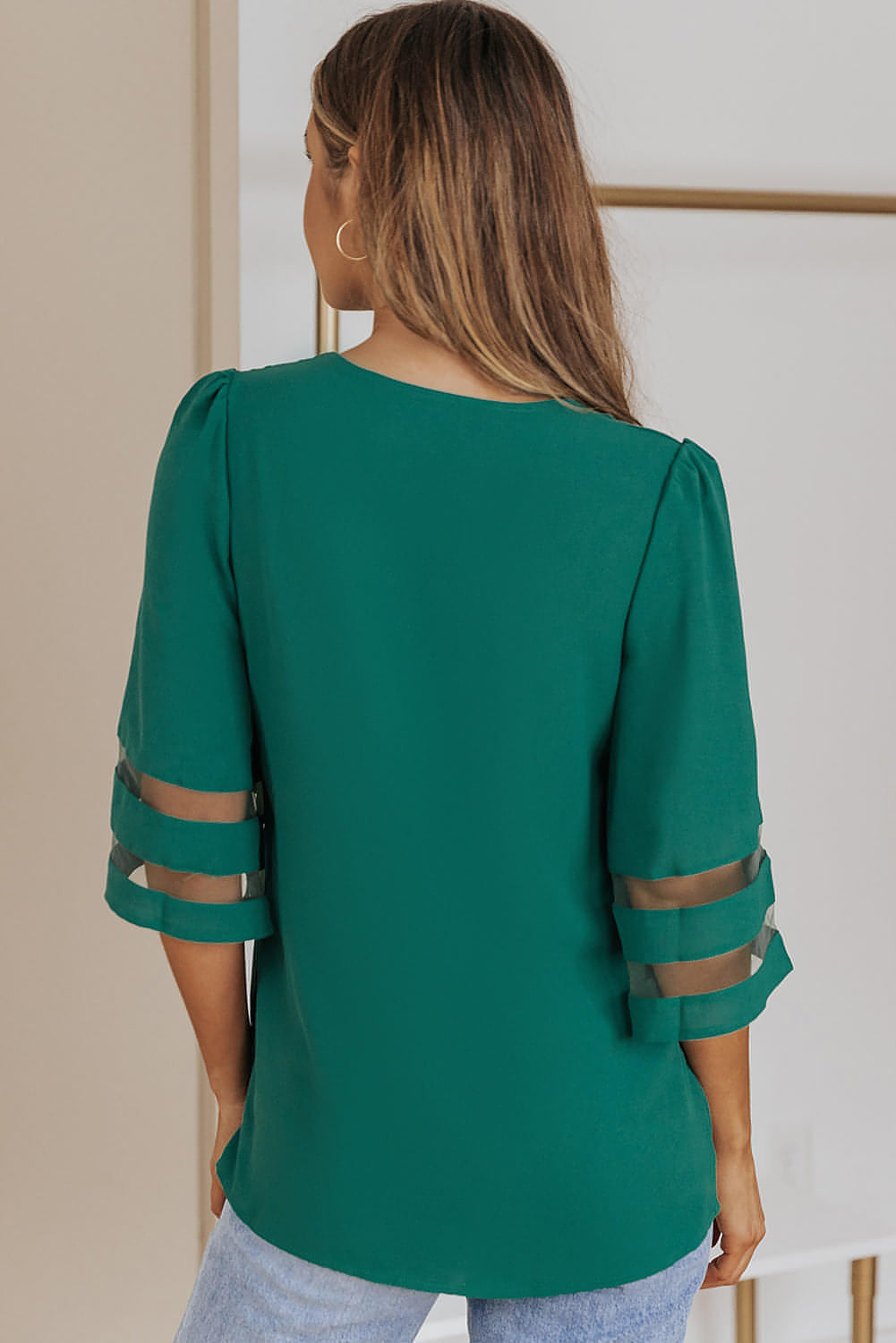 Blusa suelta con escote en V y mangas acampanadas de color verde