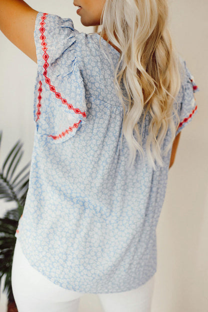 Himmelblaue Boho-Bluse mit besticktem Blumendruck und Flatterärmeln