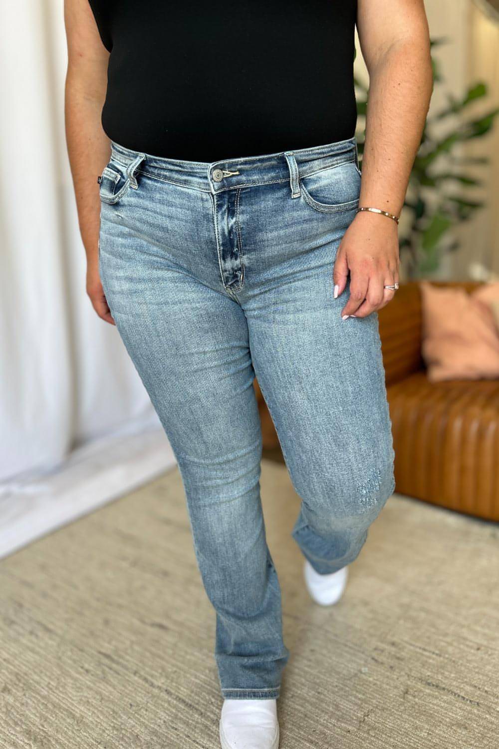 Judy Blue – Bootcut-Jeans in voller Größe mit mittlerer Leibhöhe