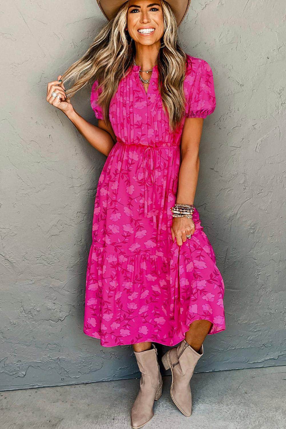 Vestido midi holgado con cordón y plisado con estampado floral en rojo rosa