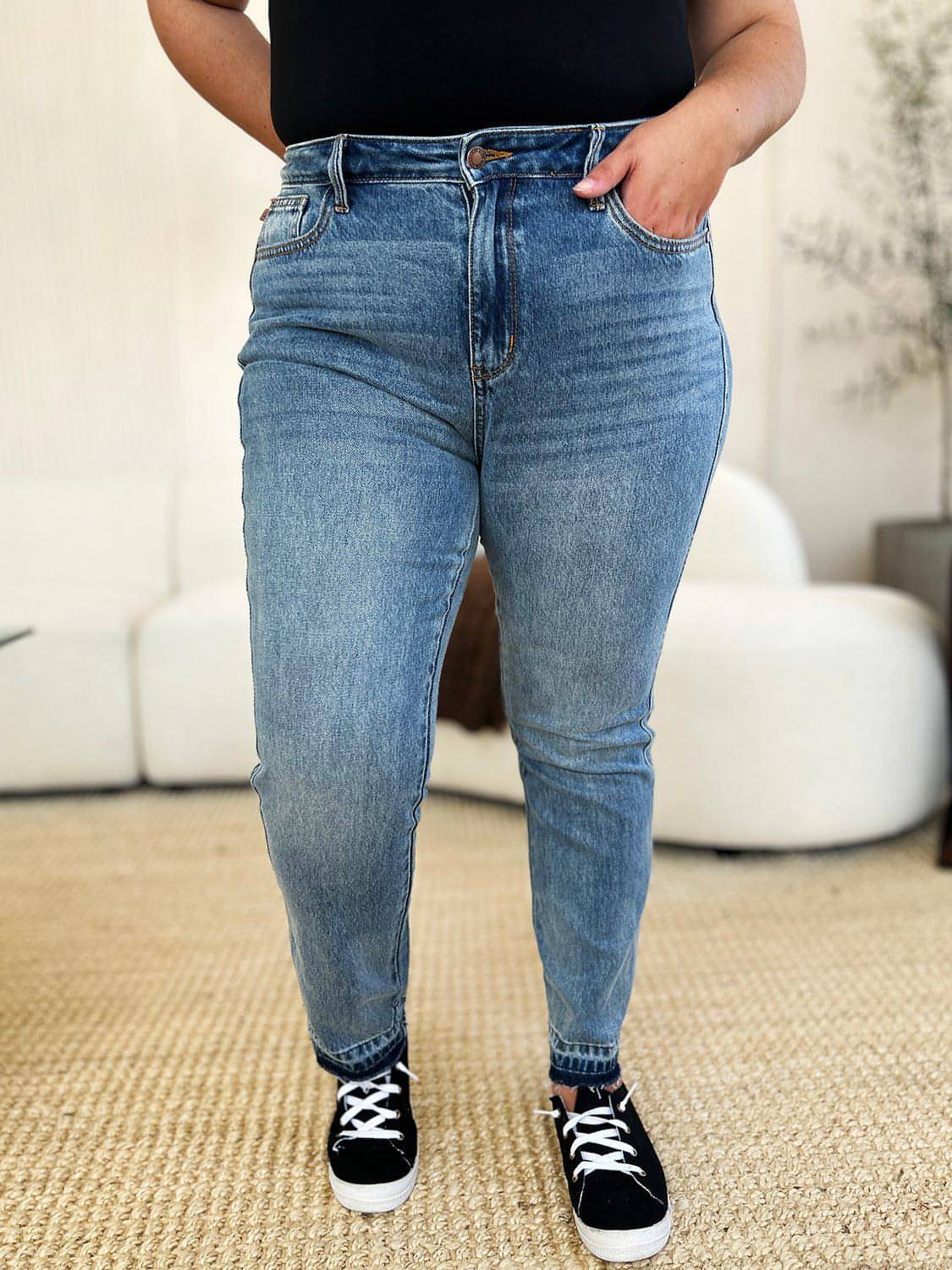 Judy Blue Tam Boy Orta Bel Sert Magic Release Hem Jeans