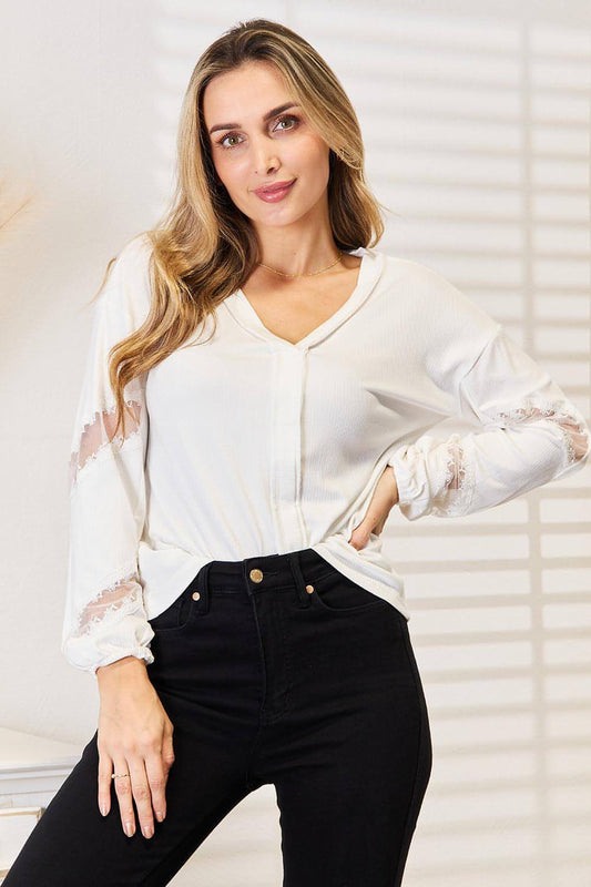 Blusa con escote en V y hombros caídos de Double Take