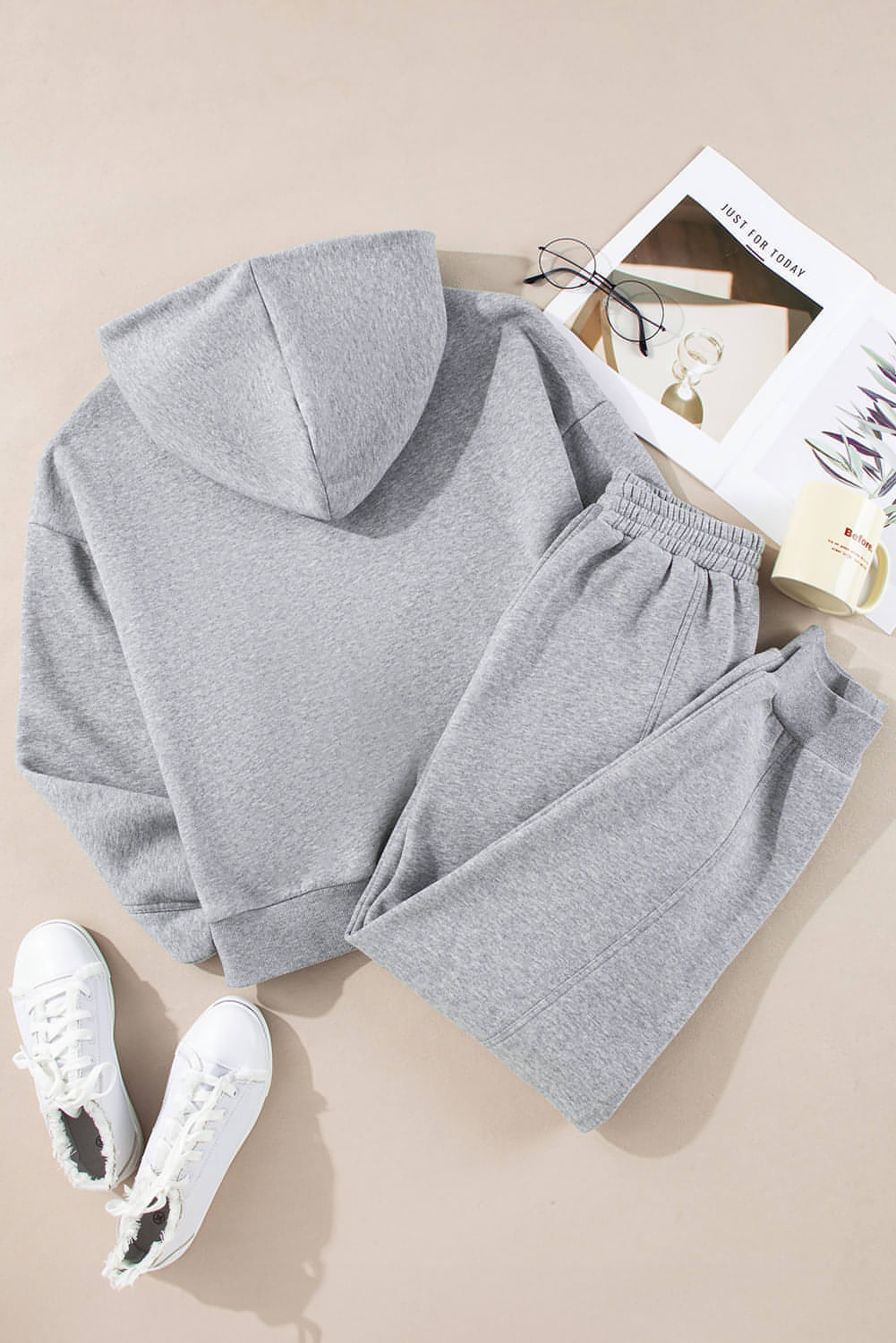 Ensemble de vêtements de sport gris uni à capuche et jogging à coutures apparentes