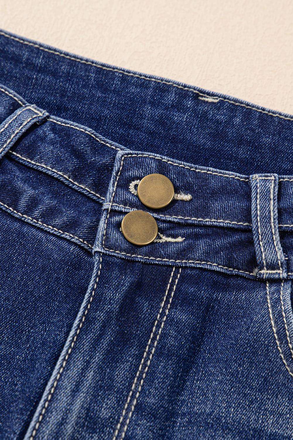 Jeans svasati blu vela a vita alta con doppio bottone effetto consumato e orlo grezzo