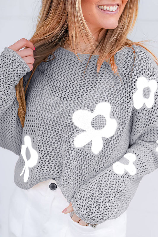 Maglione con spalle scese in maglia lavorata a fiore grande grigio chiaro