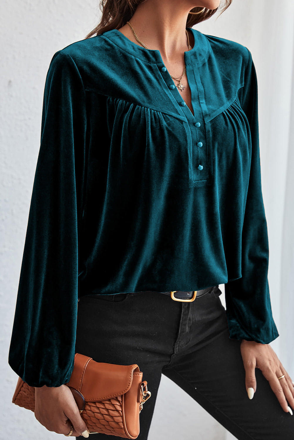 Skobeloff Lantern Sleeve Pärled Split V Neck Velvet Top