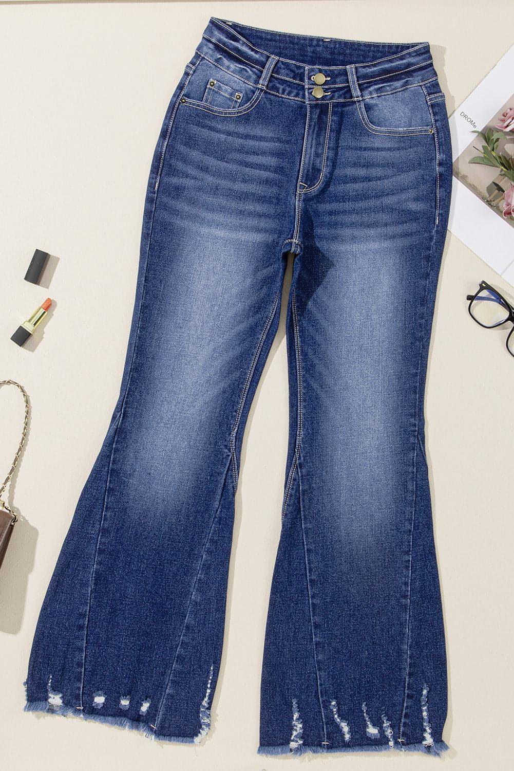 Jeans svasati blu vela a vita alta con doppio bottone effetto consumato e orlo grezzo