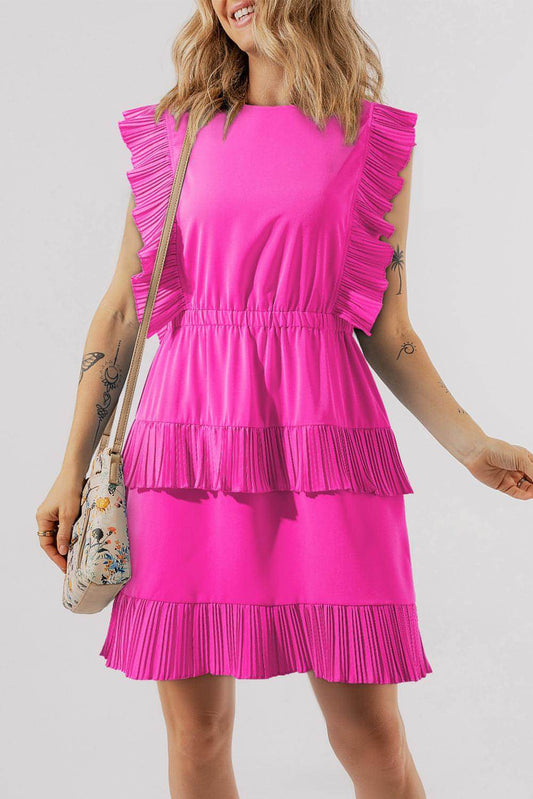 Vestido corto plisado con capas y vuelo en color sólido rosa brillante