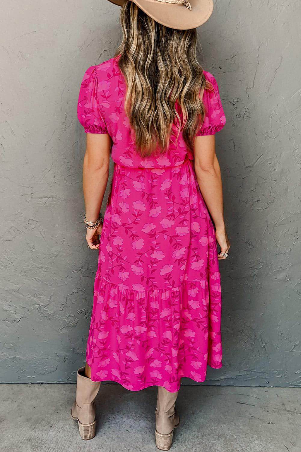 Vestido midi holgado con cordón y plisado con estampado floral en rojo rosa