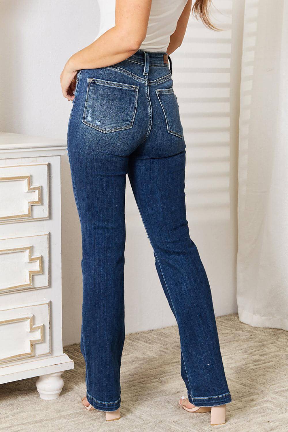 Judy Blue teljes méretű Mid Rise Hand Sand & Destroy Bootcut farmernadrág