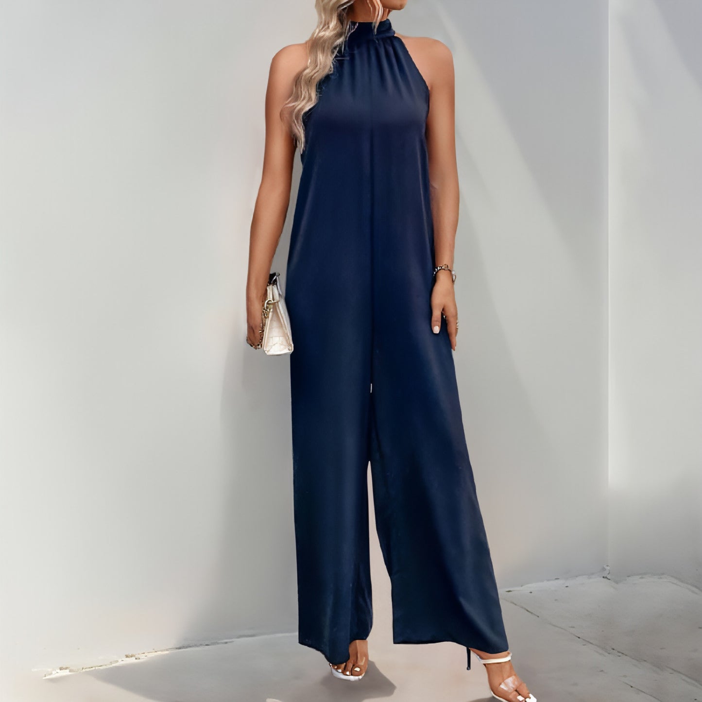 Modischer Jumpsuit mit Neckholder, gerader Einteiler