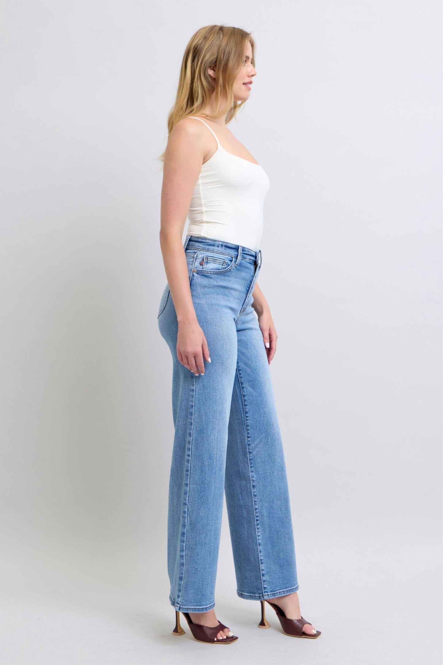 Judy Blue Full Size Jeans med brede ben og lommer