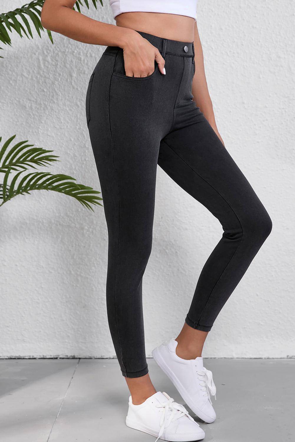 Schwarze Skinny-Fit-Jeans mit knöchelhohem Bund