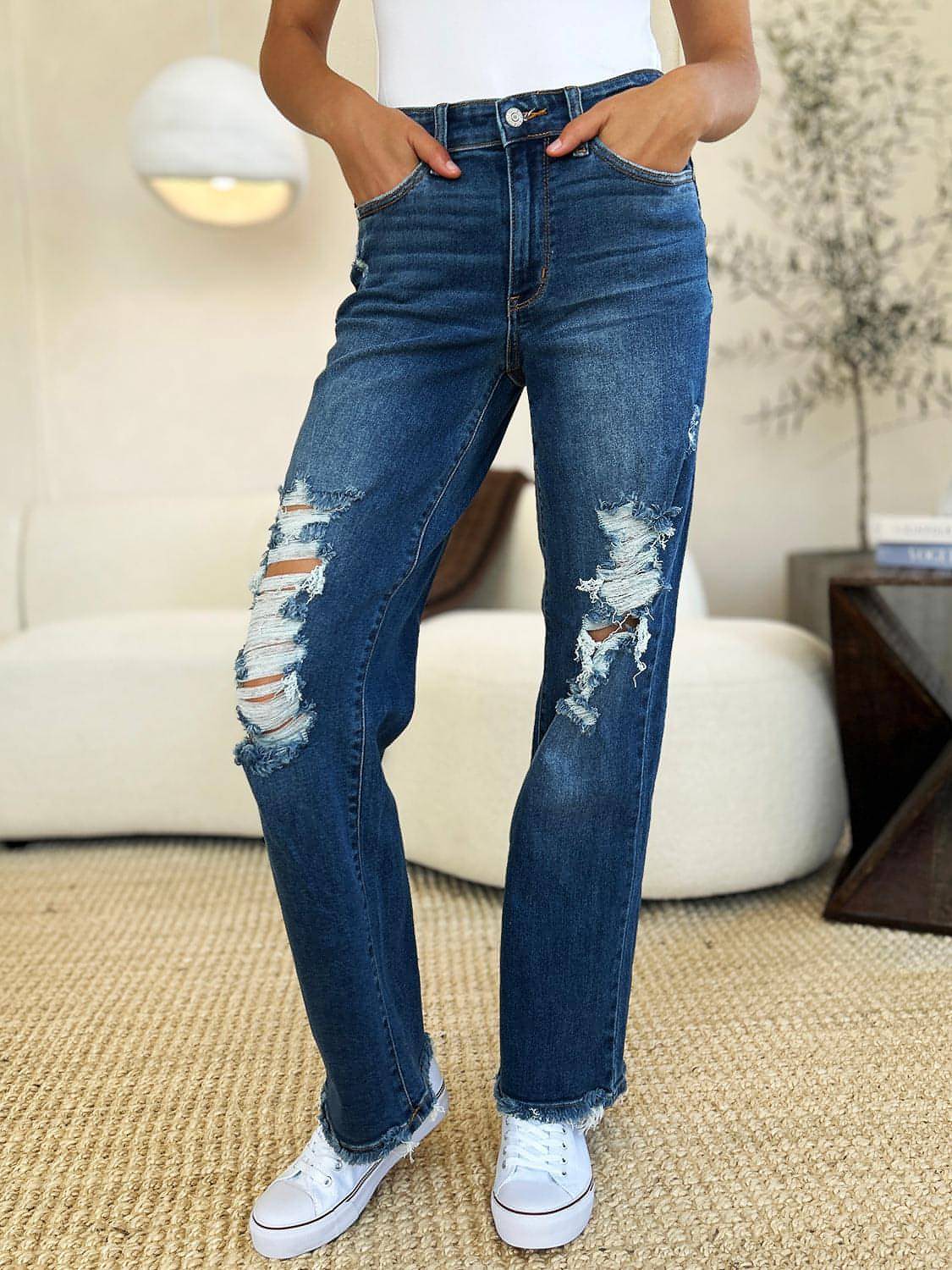 Judy Blue Full Size Mid Rise Distressed Raw Hem farmernadrág